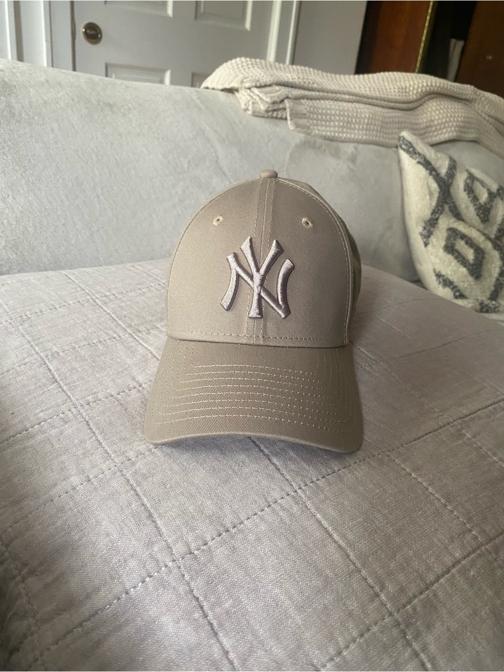 Beige New York Yankees Logo Baseball Cap